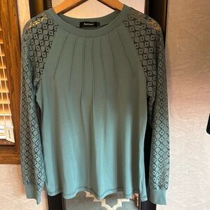 Chic Lace Sleeve Blouse in Teal